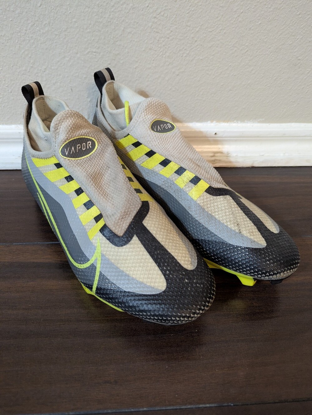 Nike Vapor Edge Pro 360 Football Cleats | Neon Volt Grey DQ3670-071 - Size 9.5